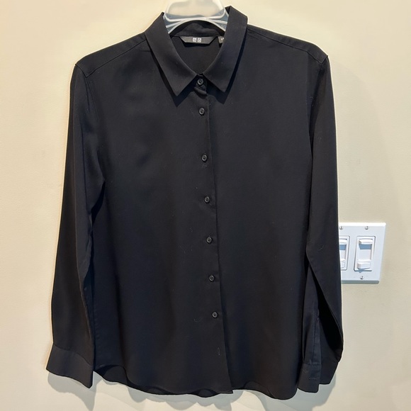 Uniqlo Tops - EUC size S Uniqlo black blouse.